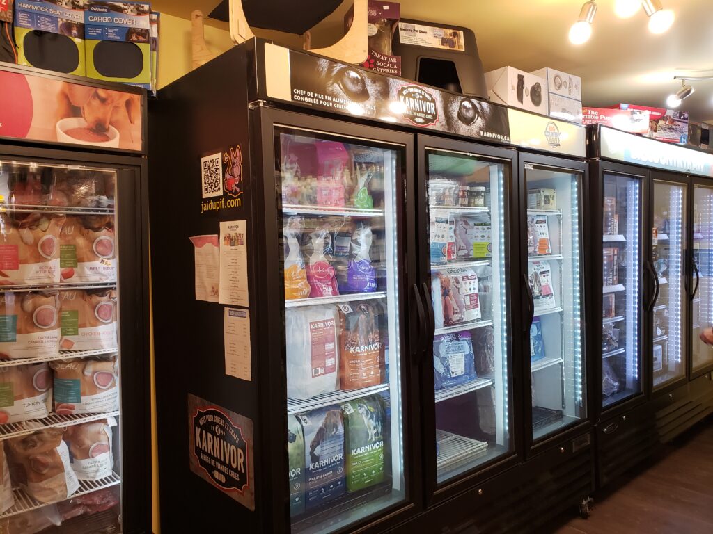 Nourriture pour chien et chat crue dans les boutiques pour Heidi & cie